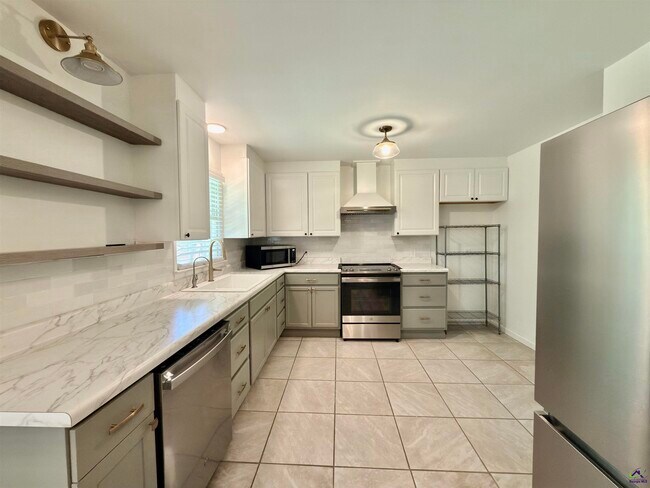 Building Photo - 214 Meadowridge Dr