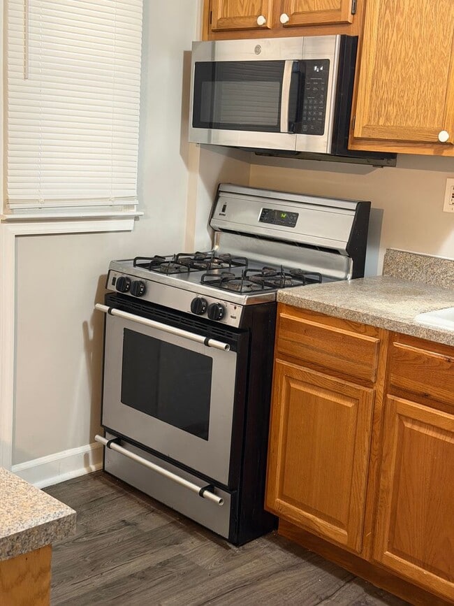 Building Photo - 1917 Wareham Rd