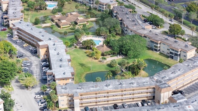 Building Photo - 5021 W Oakland Park Blvd