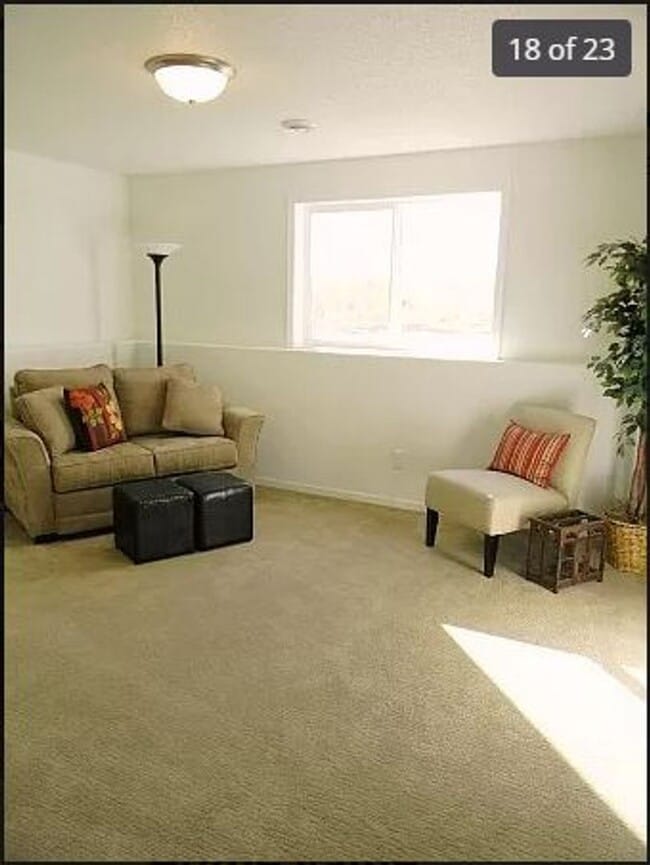 Building Photo - 3 Bed 3 Bath Twin Home