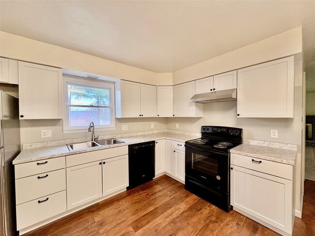 Building Photo - 2409 High Ave