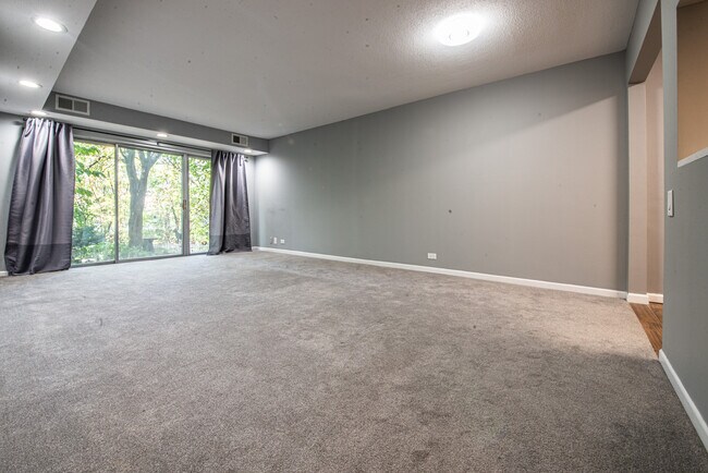 Building Photo - 5101 Carriage Way Dr