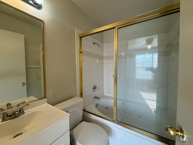 Building Photo - 1203 Monroe Loop