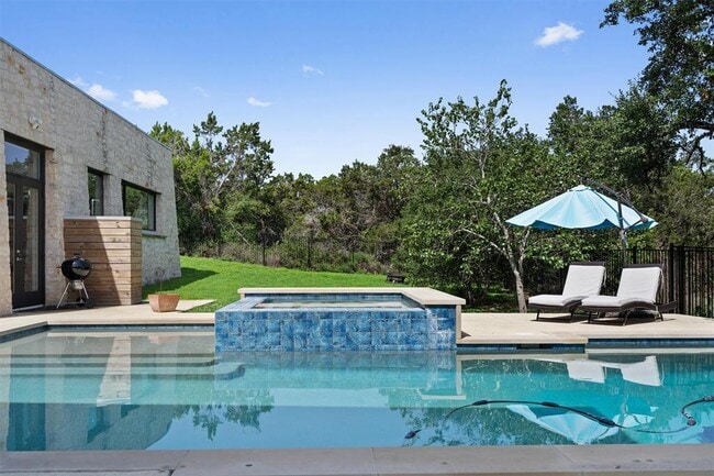 Building Photo - 1302 Socorro Dr