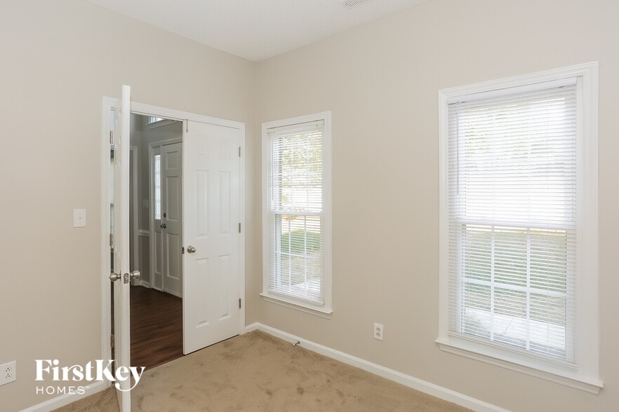 Building Photo - 3883 Meadow Ridge Dr NW