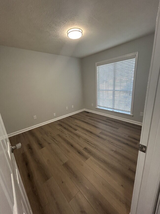 Building Photo - 158 Pennington Pl