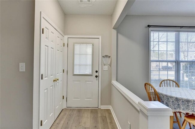 Building Photo - 4061 Howell Park Rd