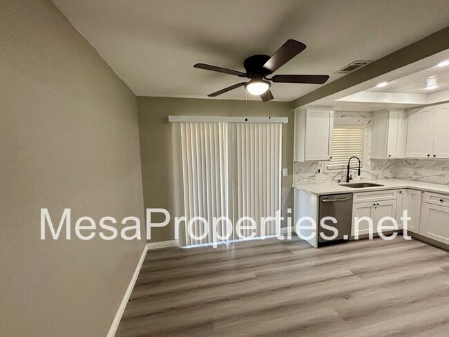 Building Photo - 1749 E Fairfield Ct