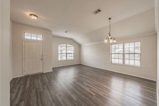 Building Photo - 636 Saddleway Dr