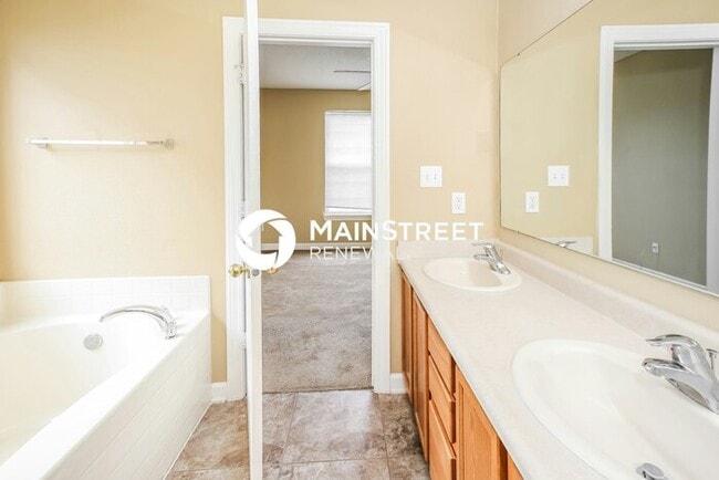 Building Photo - 3 Bedroom Pet-Friendly Home in Indianapoli...