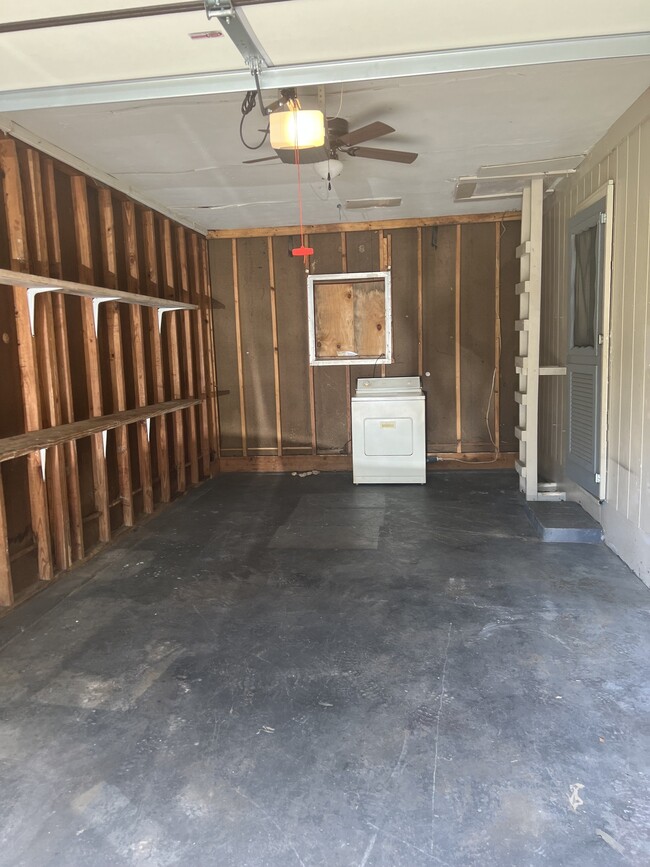 Building Photo - 906 E Tower Rd