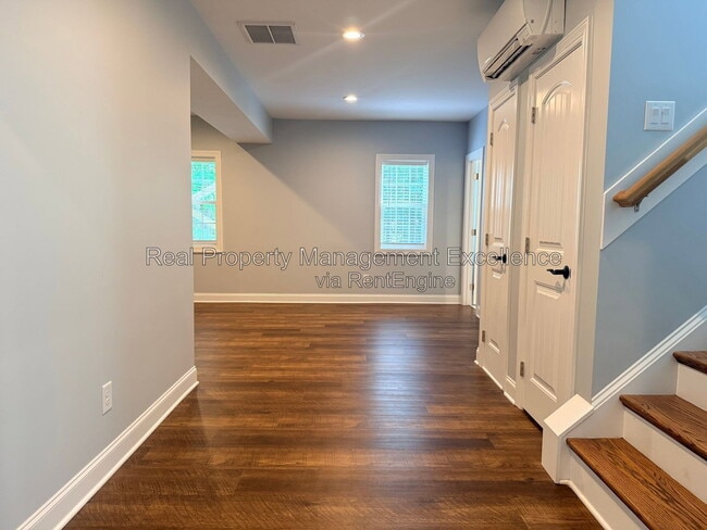 Building Photo - 305 Holly Thorn Trace