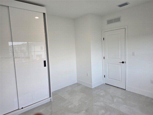 Building Photo - 1402 NW 1st St