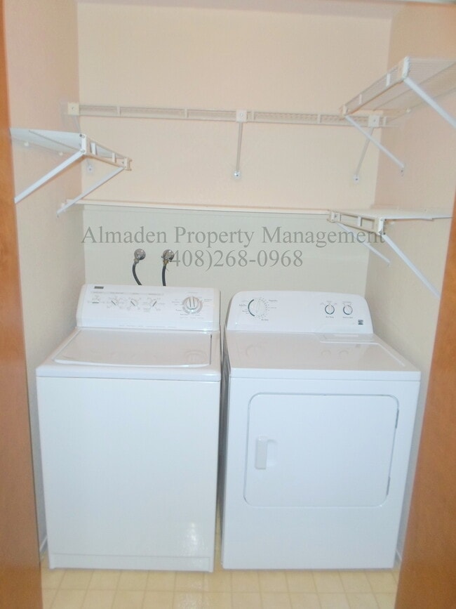 Building Photo - Remodeled Almaden Townhome in Great Location! Award Winning Schools! Central A/C!!