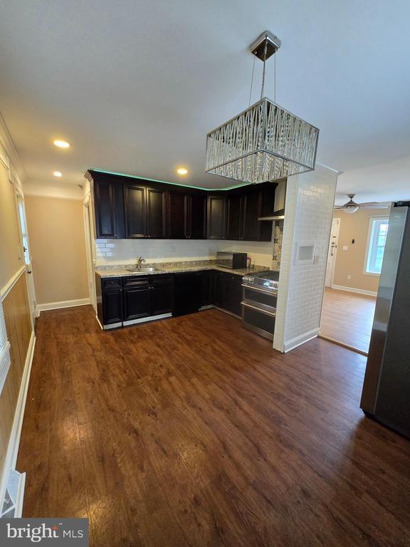 Building Photo - 5520 Duchaine Dr