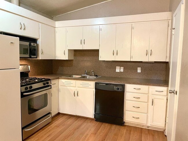 Primary Photo - 1108 W 22nd St