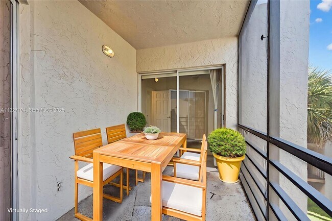 Building Photo - 3100 Riverside Dr