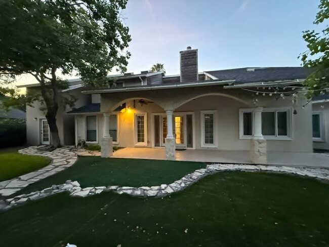 Building Photo - 3110 Jacaranda Dr