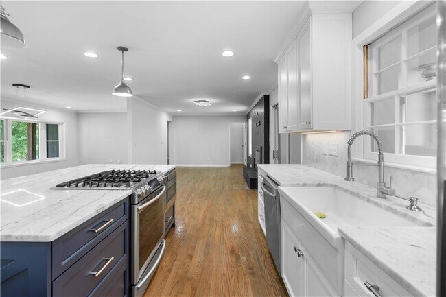 Building Photo - 2661 Fleur De Lis Pl