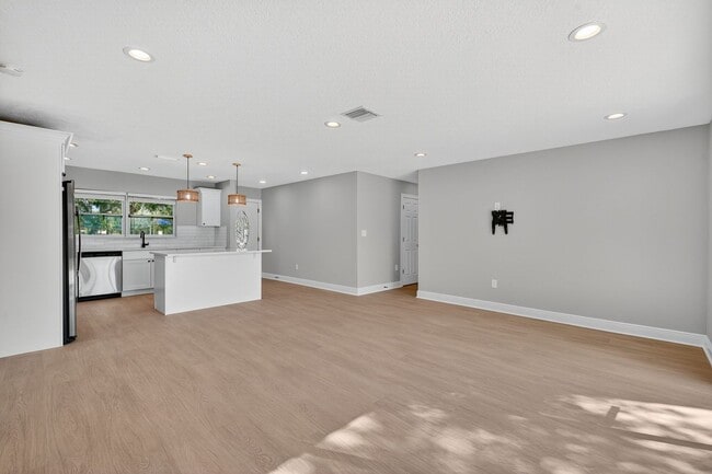 Building Photo - Fully Remodeled 3BR Home with Large Fenced Yard & New Deck