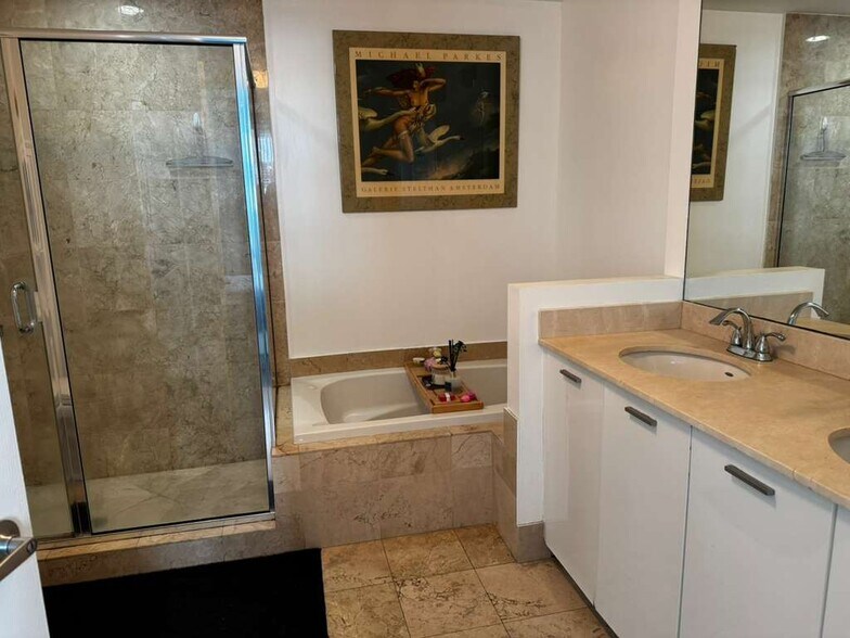 Building Photo - 2150 Van Buren St