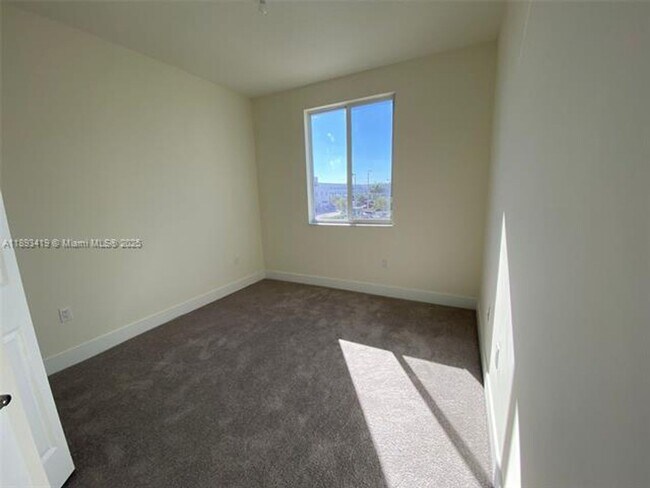 Building Photo - 10250 NW 66th St