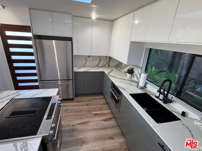 Building Photo - 7302 Mooney Dr