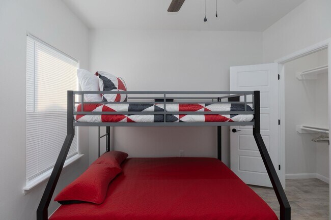 Building Photo - FOR LEASE - MODERN COMFORT MEETS PRIME LOC...