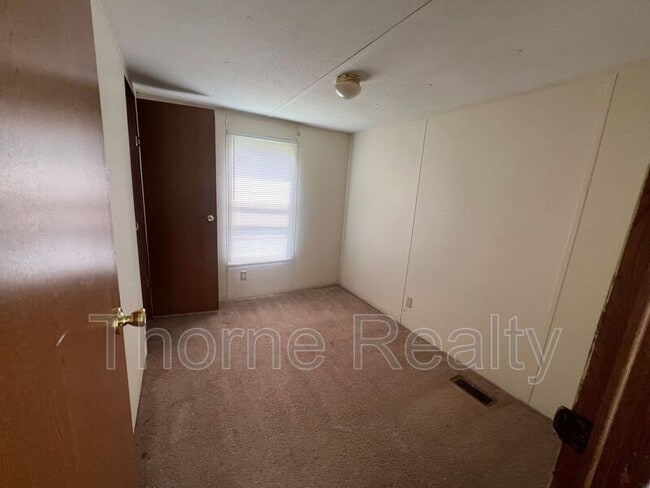 Building Photo - 176 Matts Ln