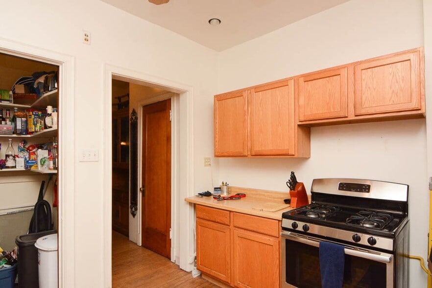 Building Photo - 1434 W Rosemont Ave