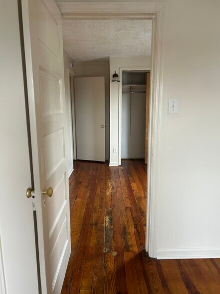 Building Photo - 808 E Morton St