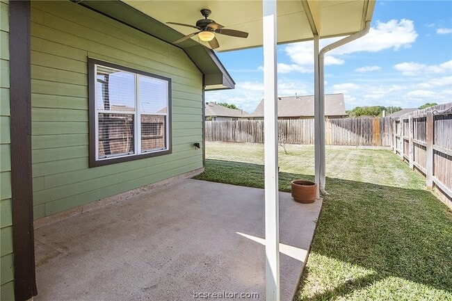 Building Photo - 916 Crested Point Dr