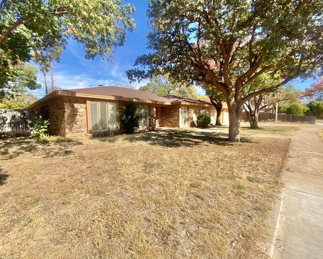 Building Photo - Great 5 bedroom home near LCU now available