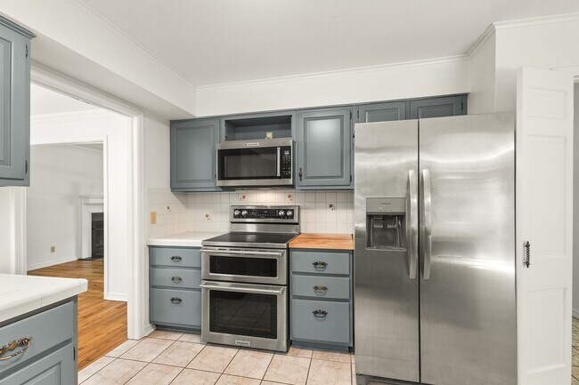 Building Photo - 2825 Inwood Ln