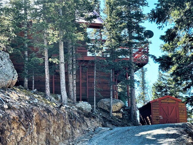 Building Photo - 830 Brook Dr