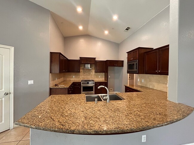 Building Photo - Beautiful home for rent in Visalia with a pool!