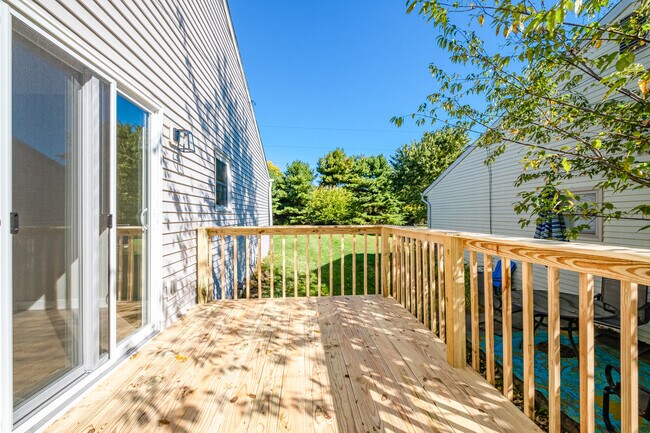 Building Photo - 886 Linworth Road East