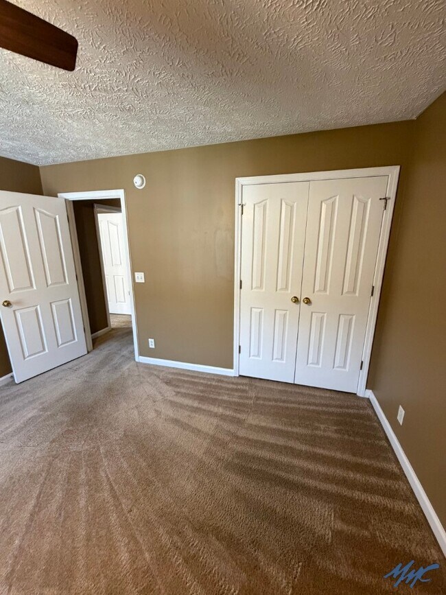 Building Photo - 1415 Owasa Trail
