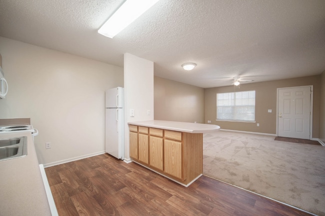 Building Photo - Arrowhead Dr******Senior 55+ Community****** Rent $999/month