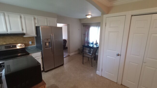 Building Photo - 45 Longfellow Dr