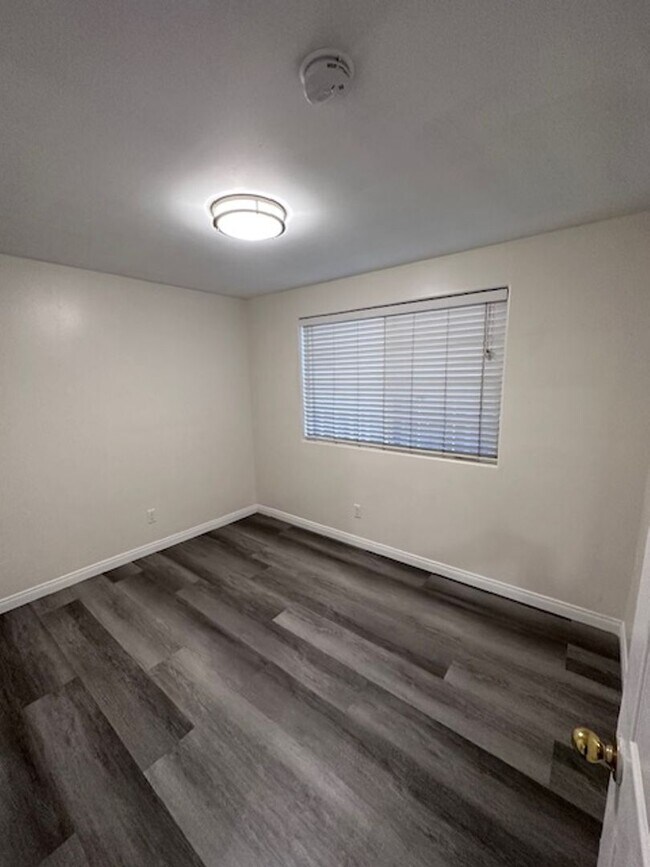 Building Photo - Charming 2 bed+1 bath + bonus office avail...