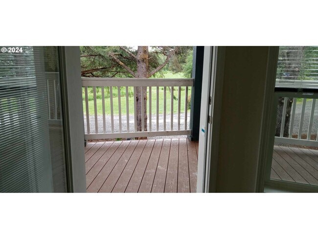 Building Photo - 348 N Falcon St