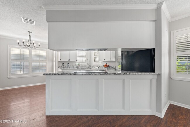 Building Photo - 115 Meadow Glen Dr