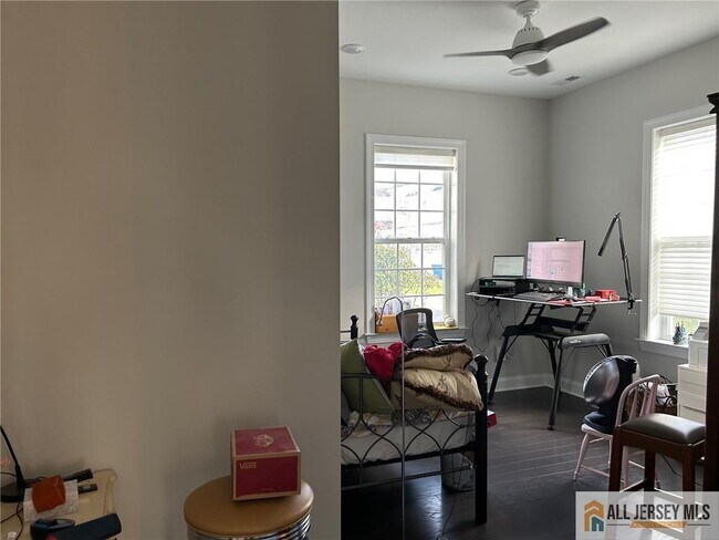 Building Photo - 30 Hamilton Dr