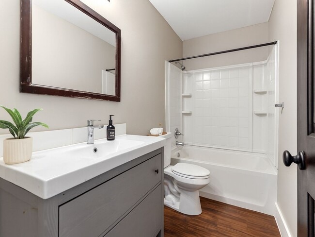 Building Photo - 4BR w/ Driveway Parking near Denver Zoo & City Park