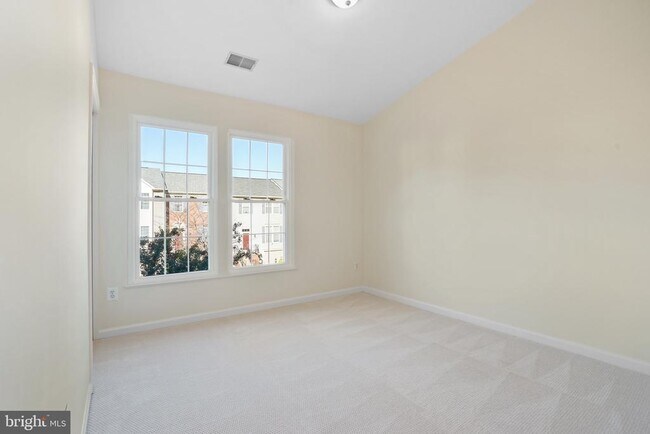 Building Photo - 7728 Effingham Square