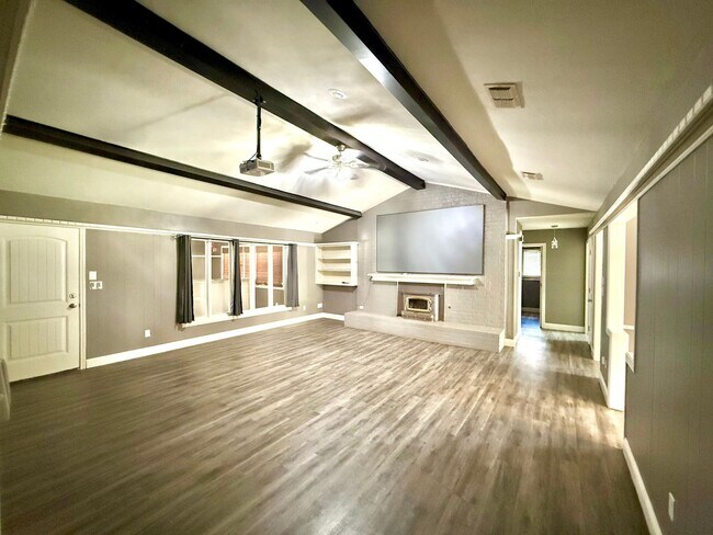 Building Photo - So many Amenities!