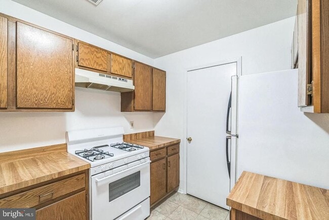Building Photo - 2407 Adams Ct