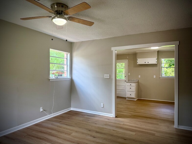 Building Photo - 5950 Cherry Hill Rd