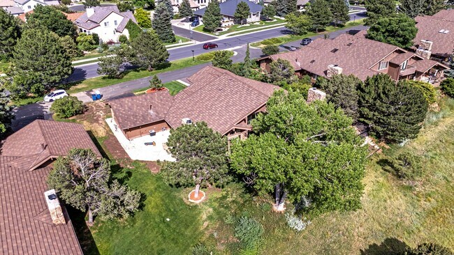 Building Photo - Fully Furnished Executive Townhome in Kiss...